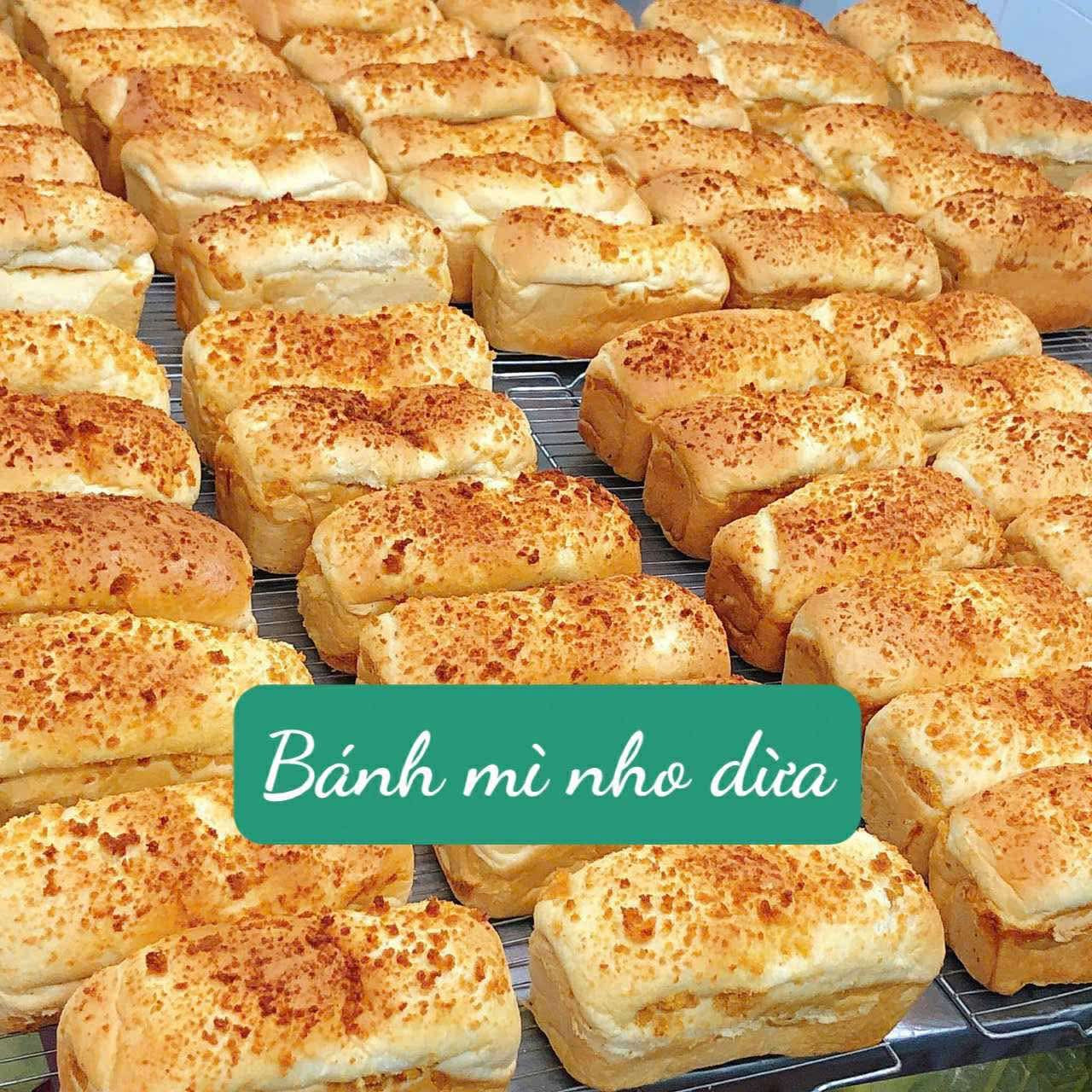 Bánh mì nho dừa 10$